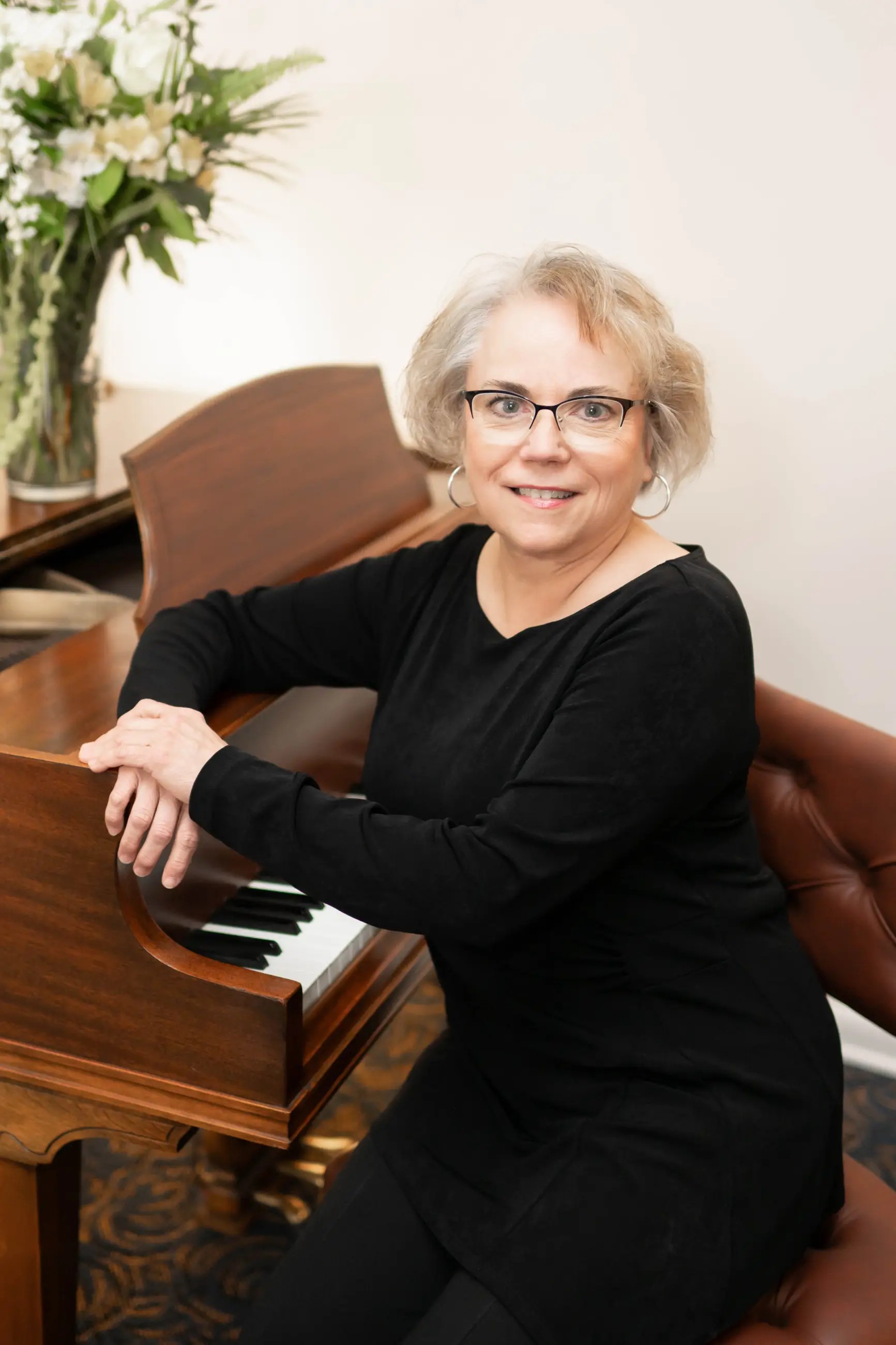 Rebecca, Pianist